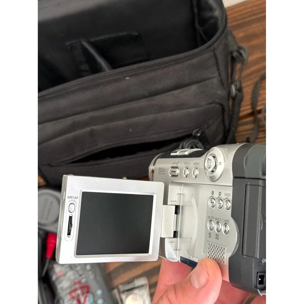 Samsung DuoCam SC-D6550 Silver 2.5-inch Color LCD Hybrid Digital Video Camcorder